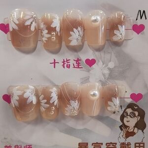 Bundle of three press on nail